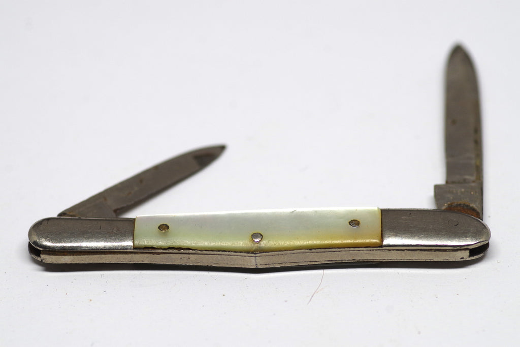 Elegant Wavy Mother of Pearl Pocket Knife