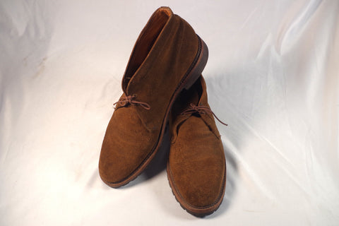 USA-Made Suede Walk-Over Plain Toe Chukka Boots - Size 12D/B