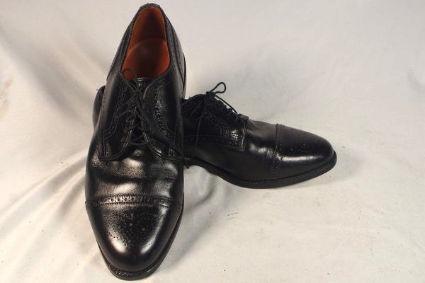 Allen Edmonds Black Captoe Brogues - Size 10 – Put This On display picture 2