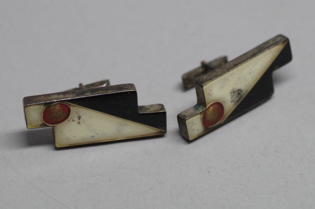 Large Geometric Cufflinks