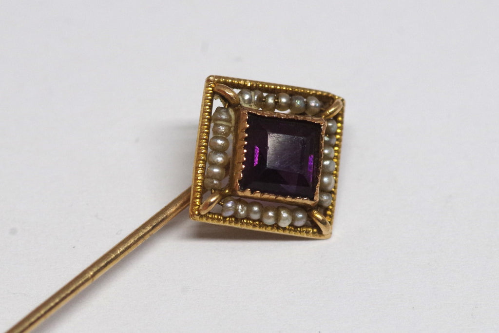 Luxurious 18kt Gold, Pearl, & Purple Gemstone Stick Pin