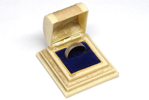 Beautiful Interlocking-Loop Patterned Silver Ring