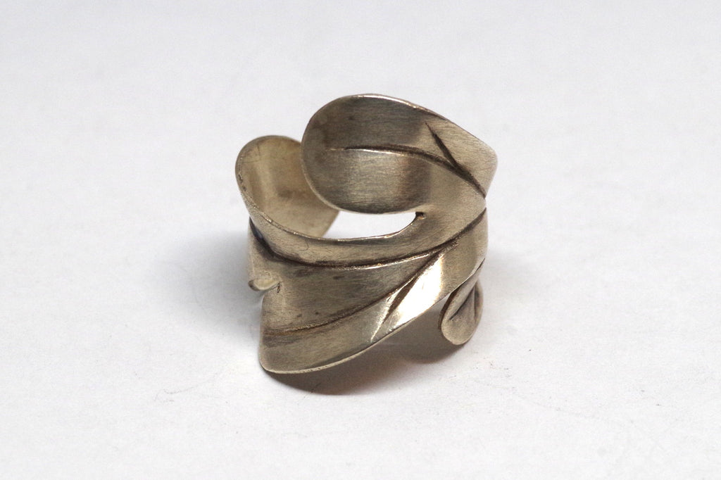 Beautiful Wraparound Silver Leaf Ring