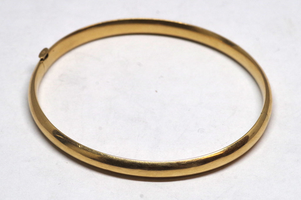 Elegant 14kt Gold Costa Rican Bangle Bracelet