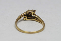 Elegant 16kt Bejeweled Gold Ring