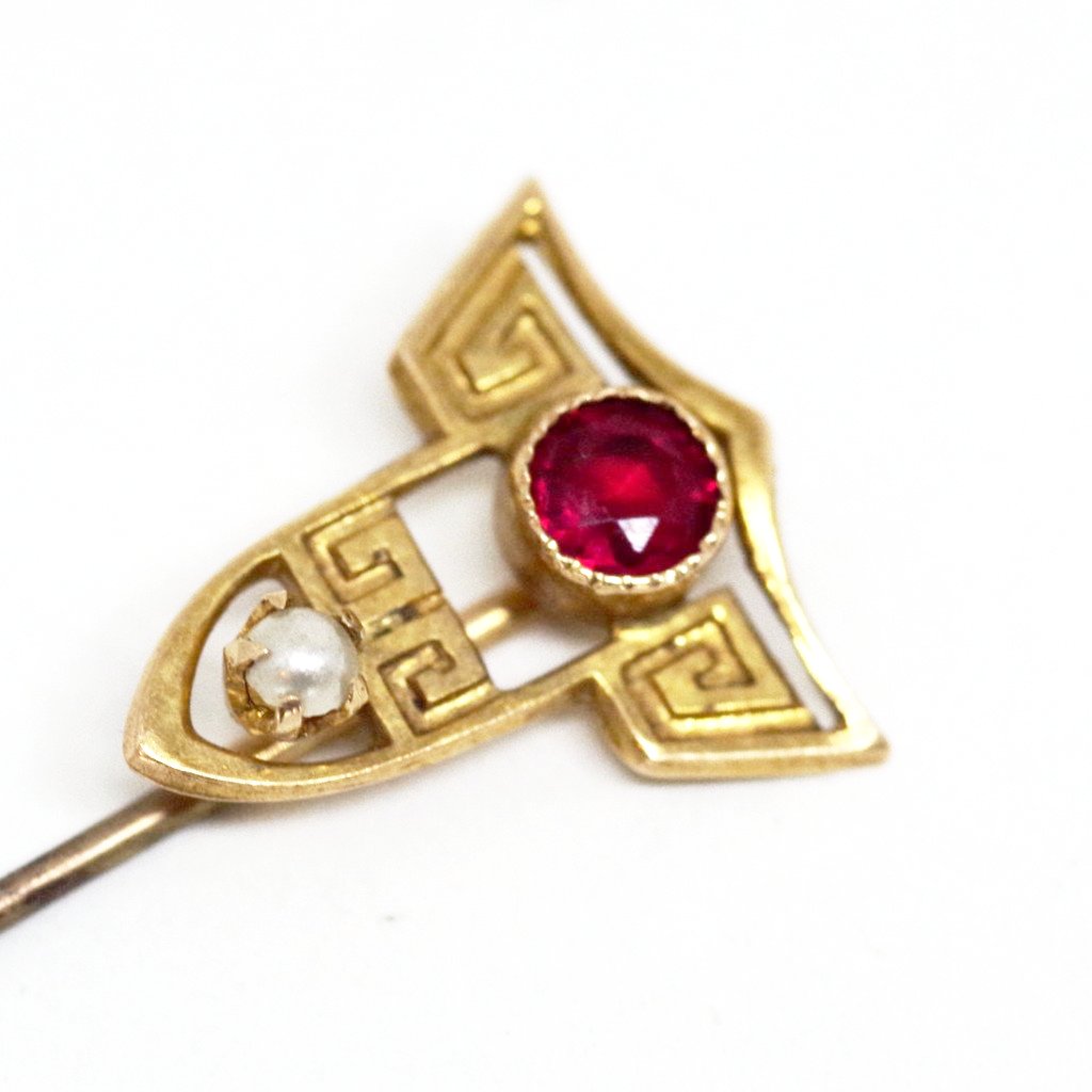 10kt Gold Meandering Stick Pin